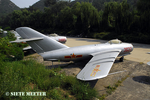 Shenyang F-5 J-5 (MiG-17-F Fresco C)    3637   10-09-2007