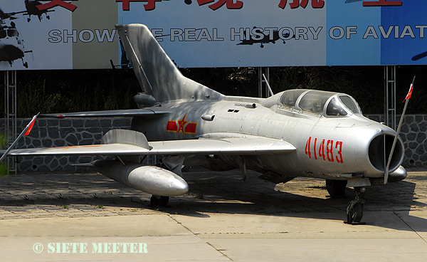 Shenyang/Tuanjin JJ-6   ('MiG-19U Farmer')   41483   (cn 8008) Two-seat training version of the MiG-19.   10-09-2007