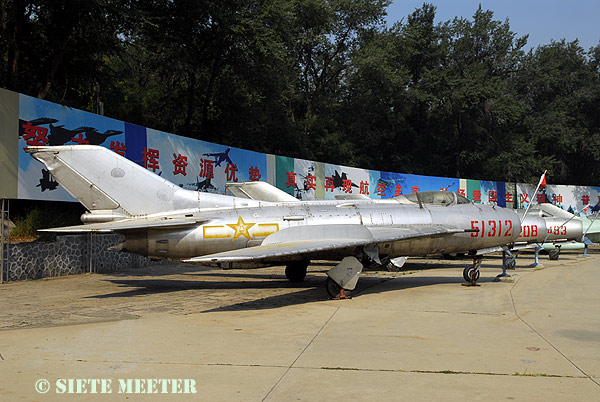  Shenyang J-6B JZ-6    (MiG-19R Farmer)   51312   (cn 5905)  10-09-2007