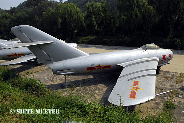 Shenyang F-5 J-5 (MiG-17F Fresco C)    8679   10-09-2007