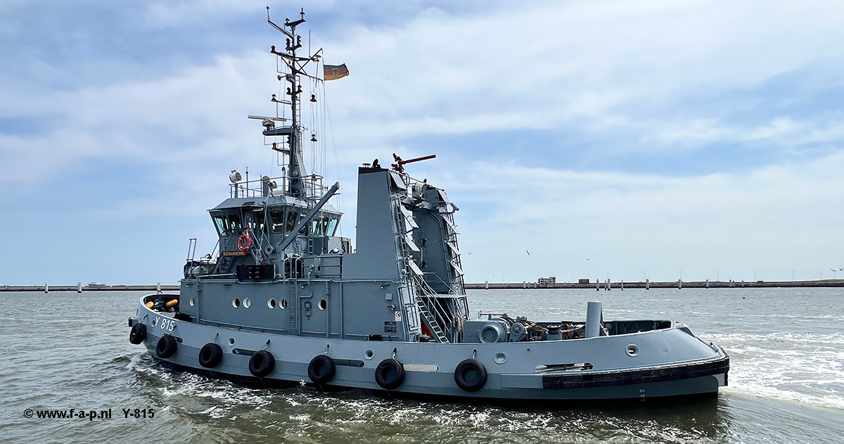 German Navy: Harbor tug  class 725 FGS Y 815  Scharhorn  Willemshaven 01-08-2024