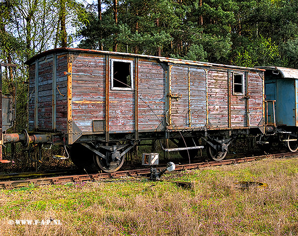 Wagon     at  Powodowo west of Wolsztyn Poland  2016-04-16 