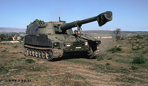M-109  Italian Army  Amendola 2000. 