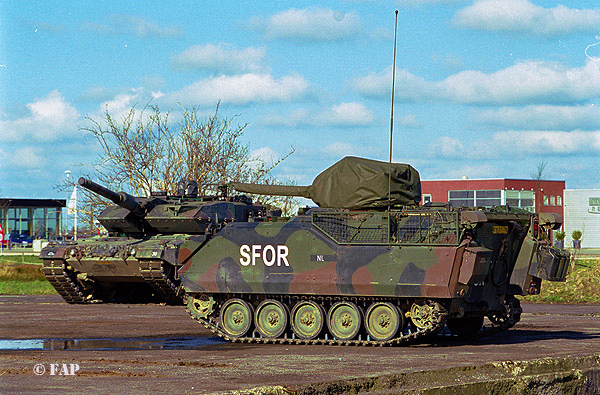 YPR-PRI   KY-37-76  43 GB. Bison Preparation 2  Steenwijk 24-03-2002