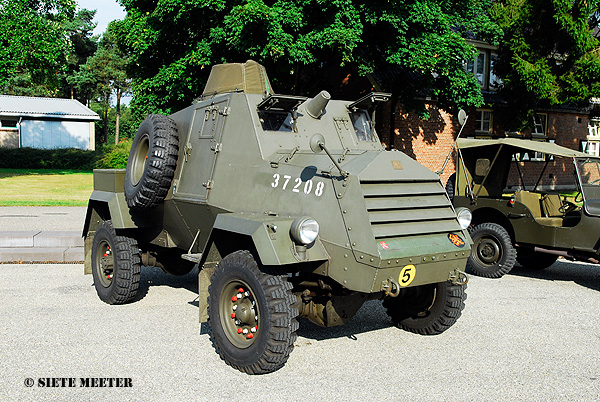 Otter Mk-1 Light Reconnaissance Car  37208  Oranjekazerne 25-08-2012