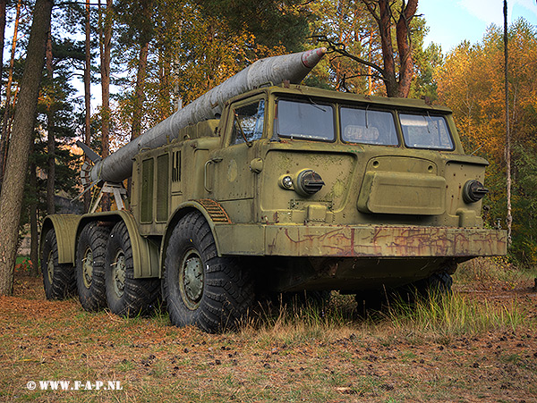 The 9K52 Luna-M (Russian: Луна; English: moon) The 9M21 rockets are mounted on a wheeled 9P113 transporter erector launcher (TEL)  based on the ZIL-135 8x8 army truck. Finow 31-10-2015