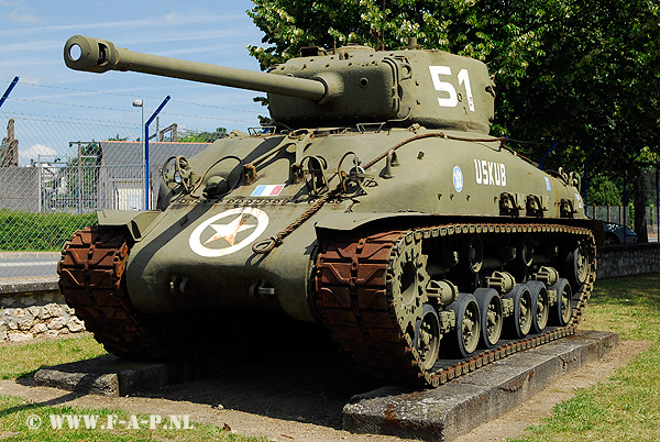 Sherman M4A1 (76mm)HVSS    51   Saumur   28-06-2009
