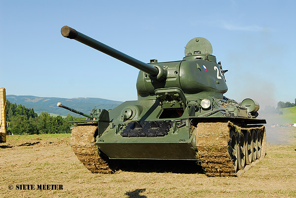 T-34_85   at  kraliky  20-08-2011