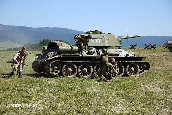 T-34?   71   at  kraliky  20-08-2013