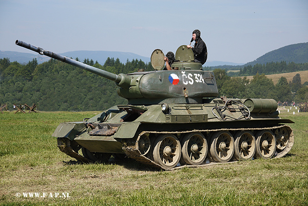 T-34_85   at  kraliky  20-08-2013