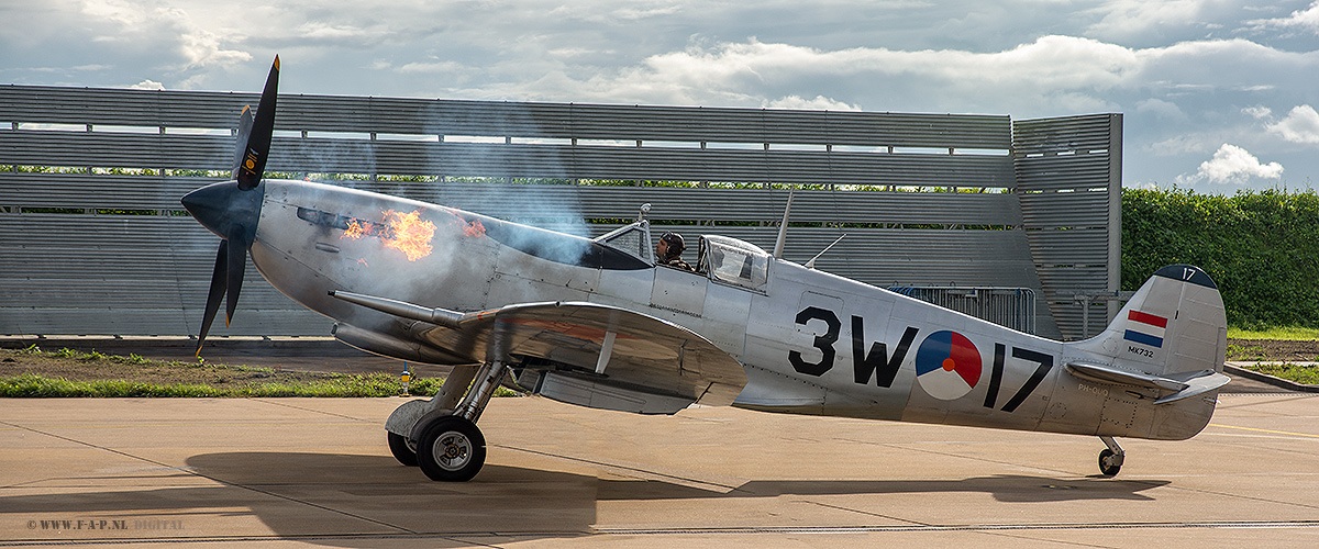 Supermarine 361 Spitfire L.F.MkIXc  3W-17  H-25  RAf-MK.732  c/n-CBAF.IX.1732 (G-HVDM)  Leeuwarden  22-09-2023