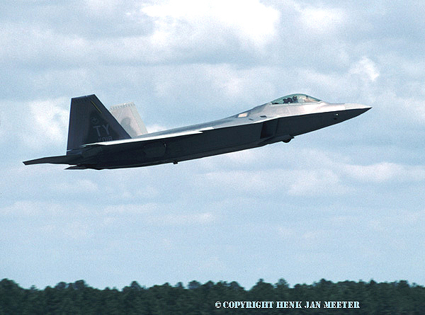 F-22   01-018    Tyndel  30-03-2004