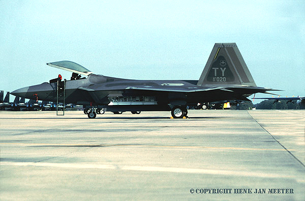 F-22    01020    Tyndel  30-03-2004