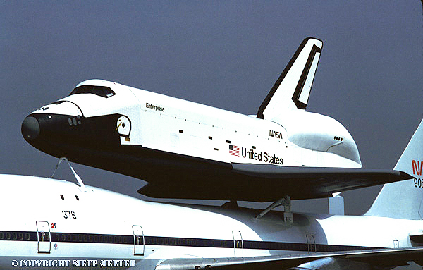 Space Shuttle  ENTERPRISE  Paris  04-06-1983.