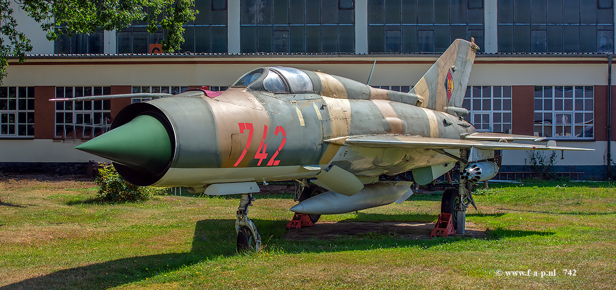 Mikoyan-Gurevich MiG-21SPS     742    22-27  c/n- 94A4303  NVA   Flugwelt Museum Altenburg Nobitz   07-08-2020