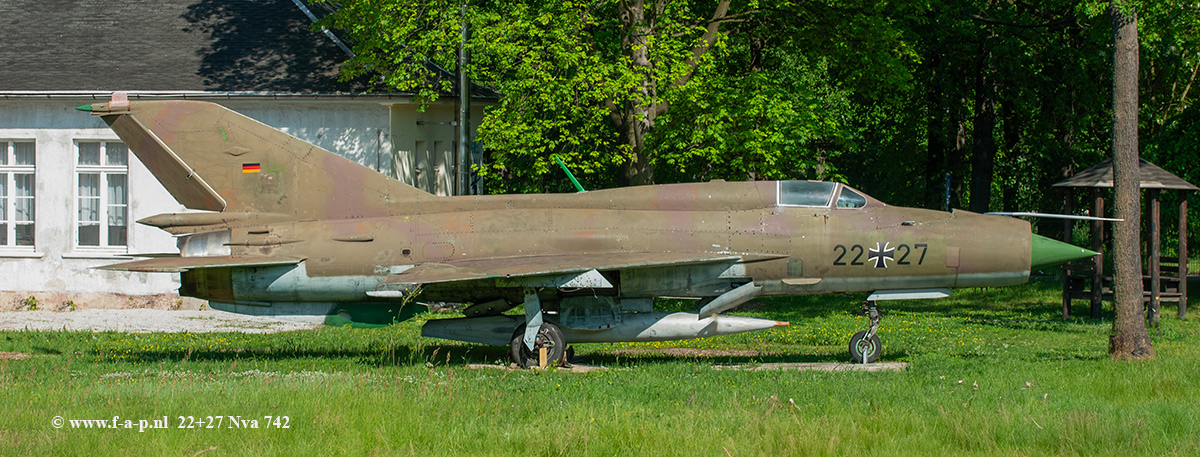 Mikoyan-Gurevich MiG-21SPS     742    22-27  c/n- 94A4303  NVA   Flugwelt Museum Altenburg Nobitz  21-05-2007