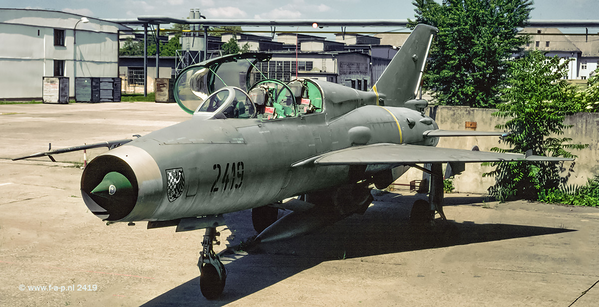 Mikoyan-Gurevich MiG-21U-600  2419        c/n-662419     1.lsp (letecky skolsky pluk   Czechoslovakia - Air Force   Trencin 30-05-2003