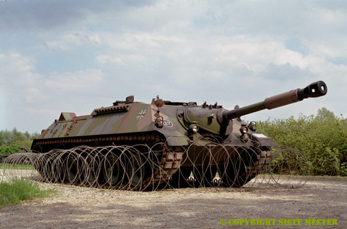 Kannonenjagdpanzer 90.mm.  65-16   Uithuizen  Museum 39/45  11-05-2003